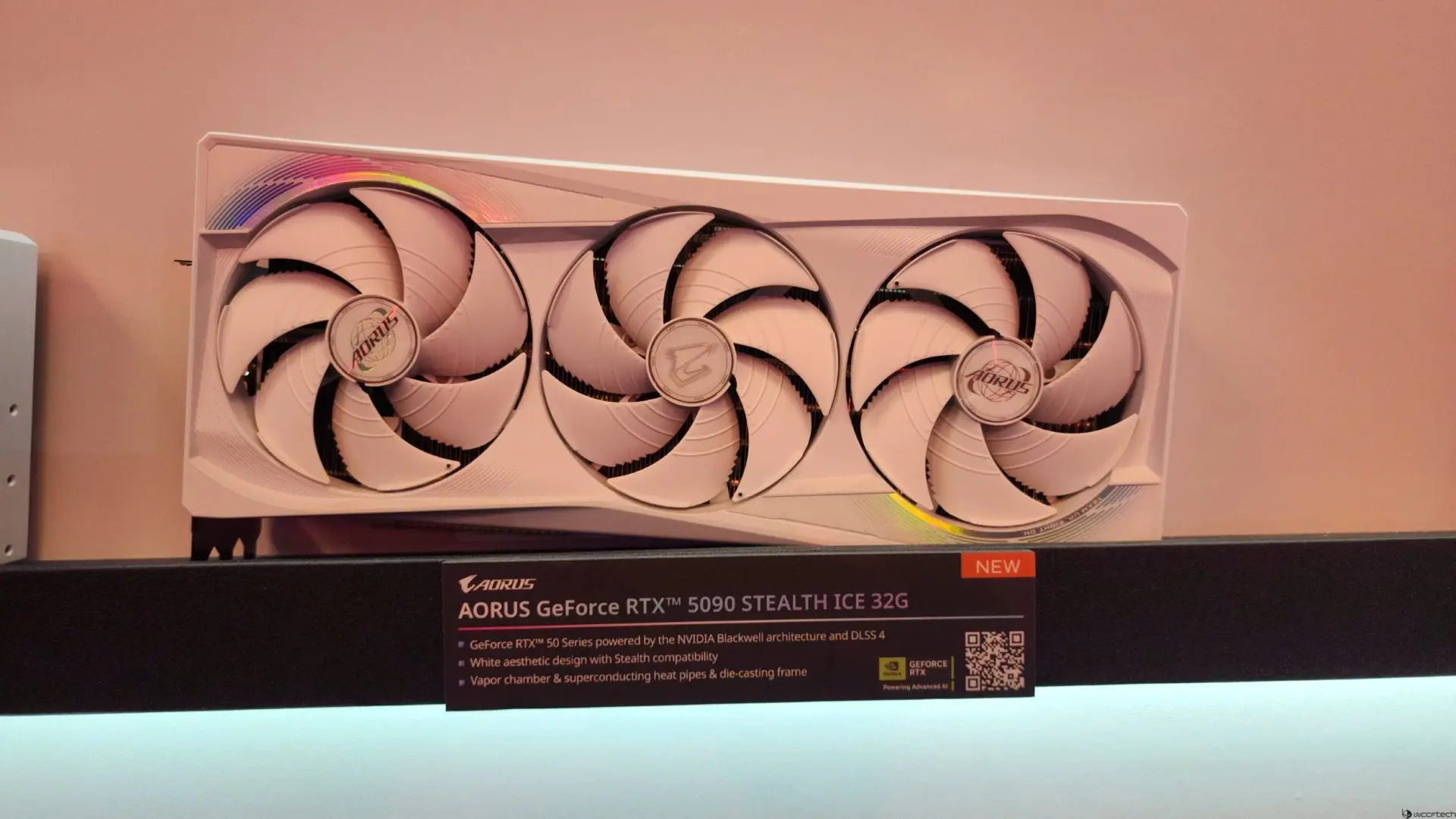 Gigabyte'tan Beyaz ve 'Gizli' RTX 5090: AORUS Stealth ICE Ortaya Çıktı!