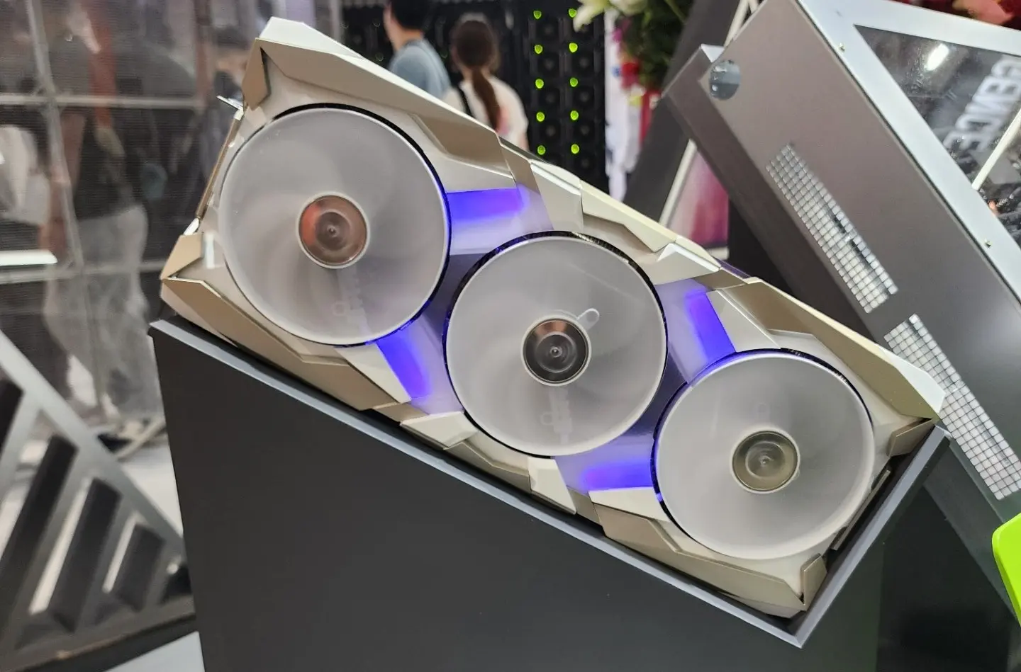 AURAS Gelecek Nesil Ekran Kartlarını Soğutmaya Hazır: 600W'a Dayanıklı RTX ve Sıvı Soğutmalı Anakartlar Tanıtıldı