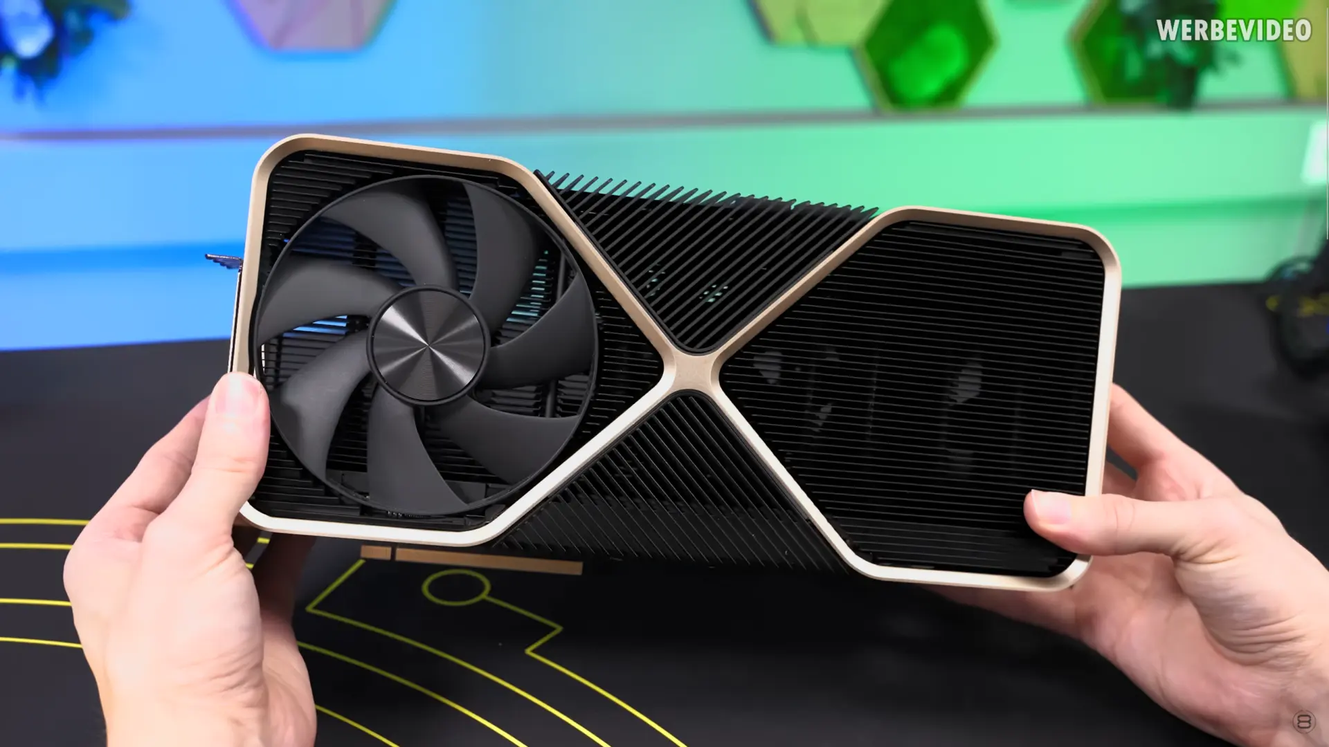 Nvidia'nın Hiç Çıkmayan Canavar Ekran Kartı: RTX Titan Ada Prototiği Ortaya Çıktı