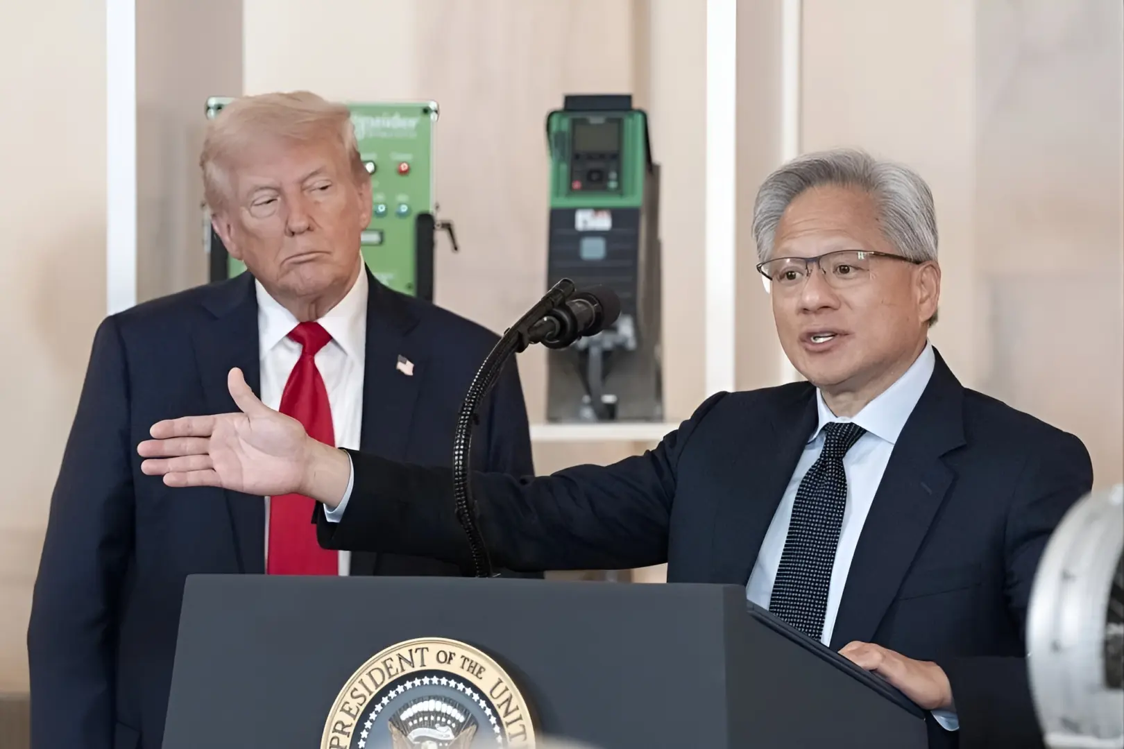 ABD'den Yapay Zeka Çip Kararı: Çin Ambargosu Sürecek, NVIDIA CEO'sunun Talebi Geri Çevrildi!