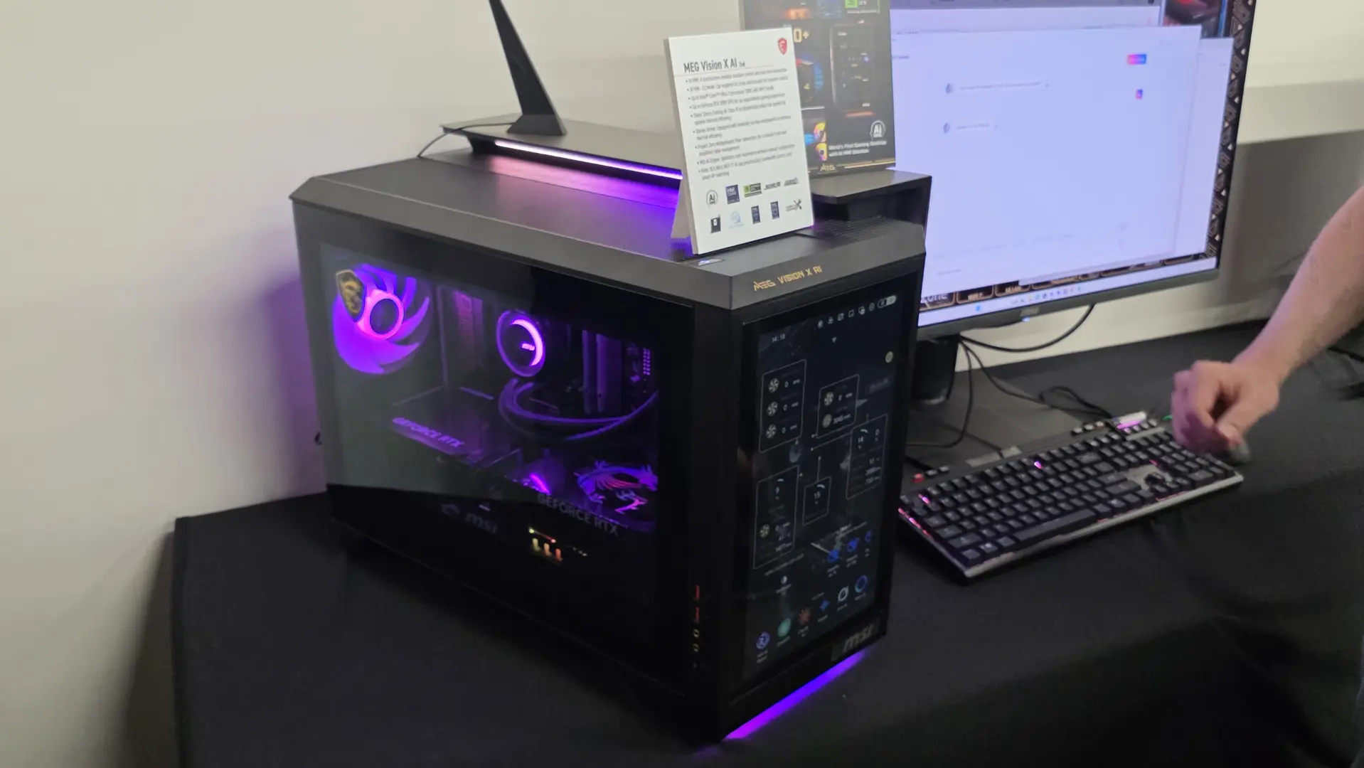 MSI Vision X AI: Kasasında 13 İnçlik Dokunmatik Yapay Zeka Ekranıyla Geliyor!