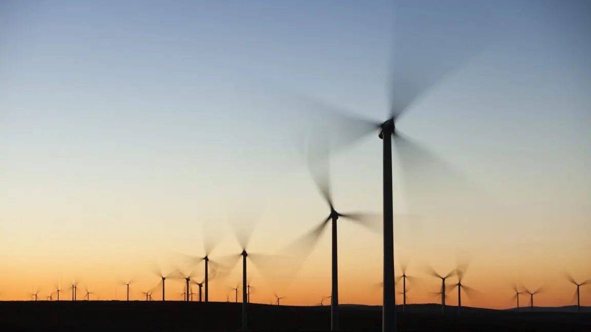 Yapay Zeka Yarışında Enerji Engeli: ABD Veri Merkezleri Yenilenebilir Enerji Politikalarından Endişeli