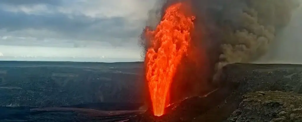 Göğe Yükselen Ateş: Hawaii’nin Kīlauea Yanardağı 300 Metre Lava Püskürttü!