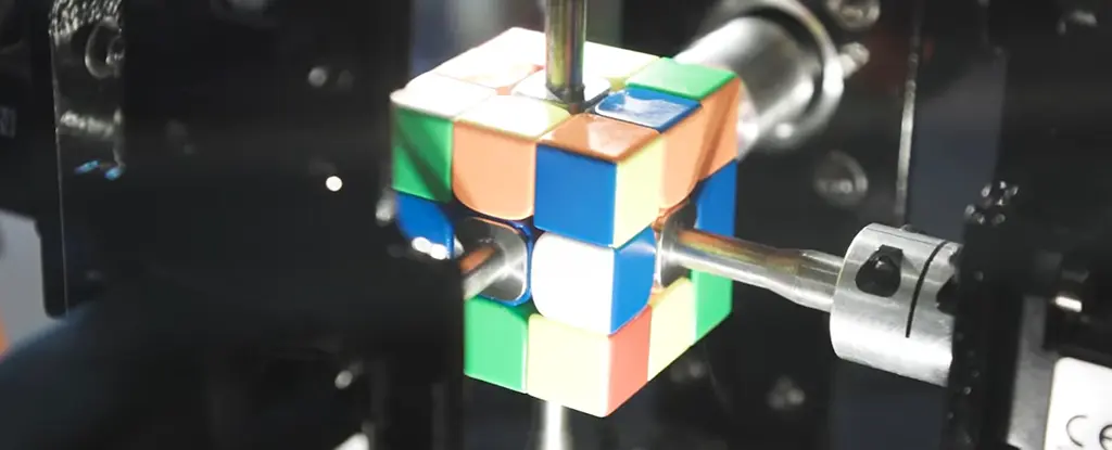 Robot Rekoru Kırdı: Rubik Küpü Göz Kırpmadan Daha Hızlı Çözdü