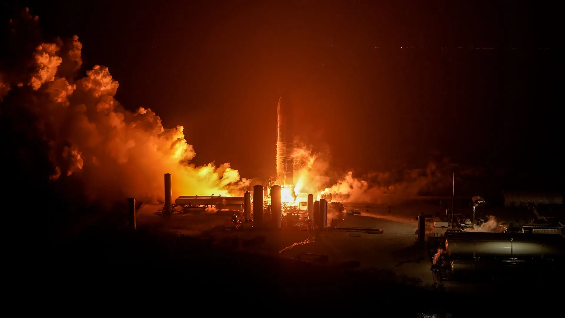 SpaceX Starship Testinde Gizemli Son: Mavi Işık Sorun Mu?