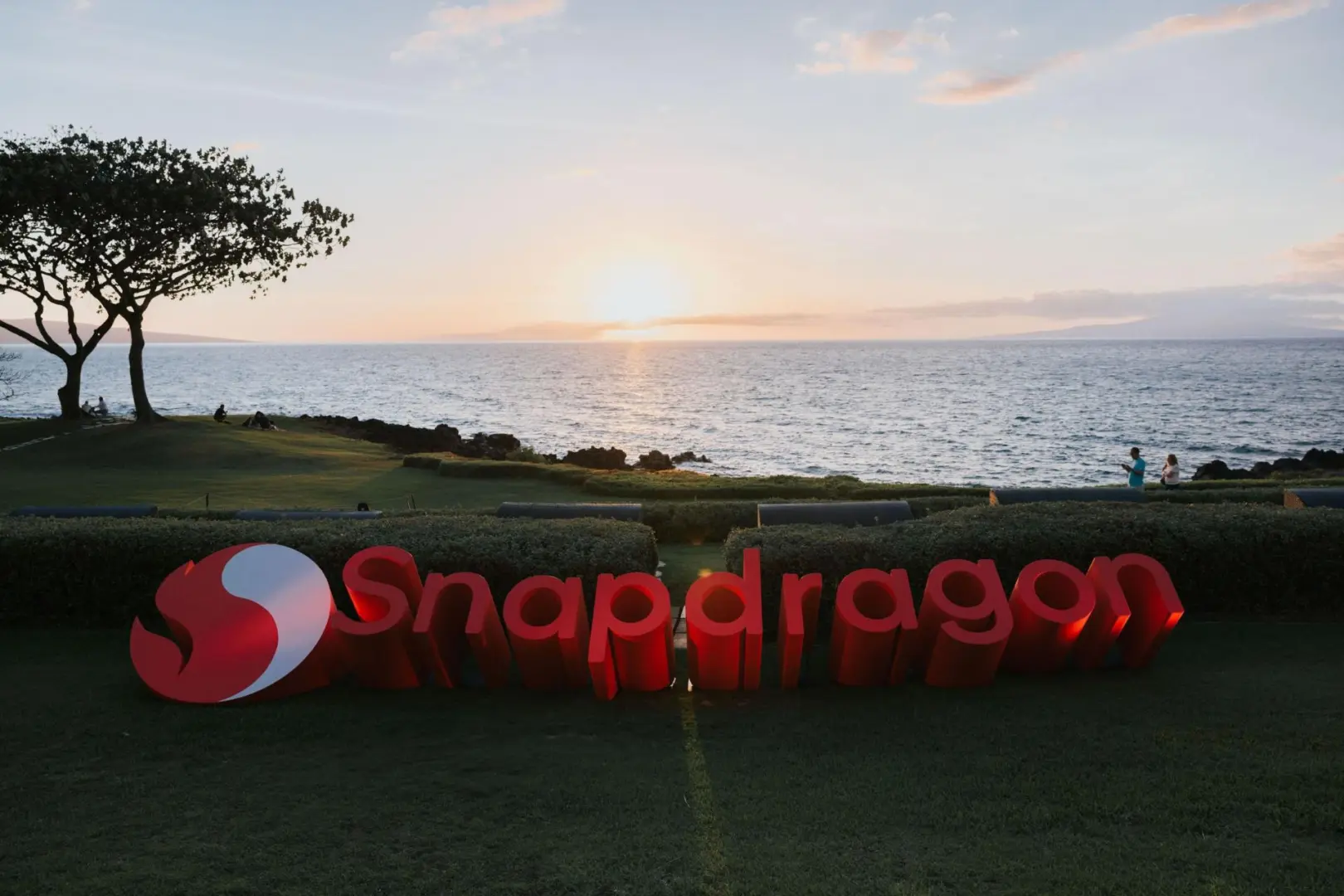 Qualcomm'dan Kritik Hamle: Snapdragon Zirvesi Tarihi Öne Çekildi, Yeni Çip Geliyor!