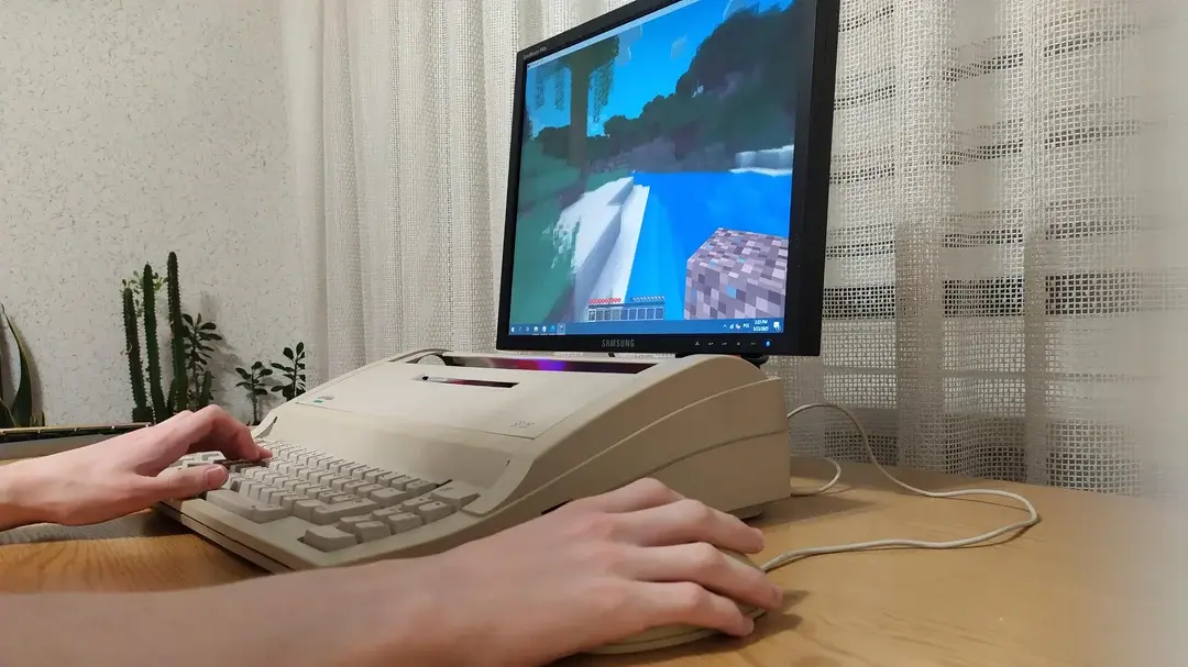 Eski Bir Daktilo, Şaşırtıcı Bir Şekilde Oyuncu Bilgisayarına Dönüştü!