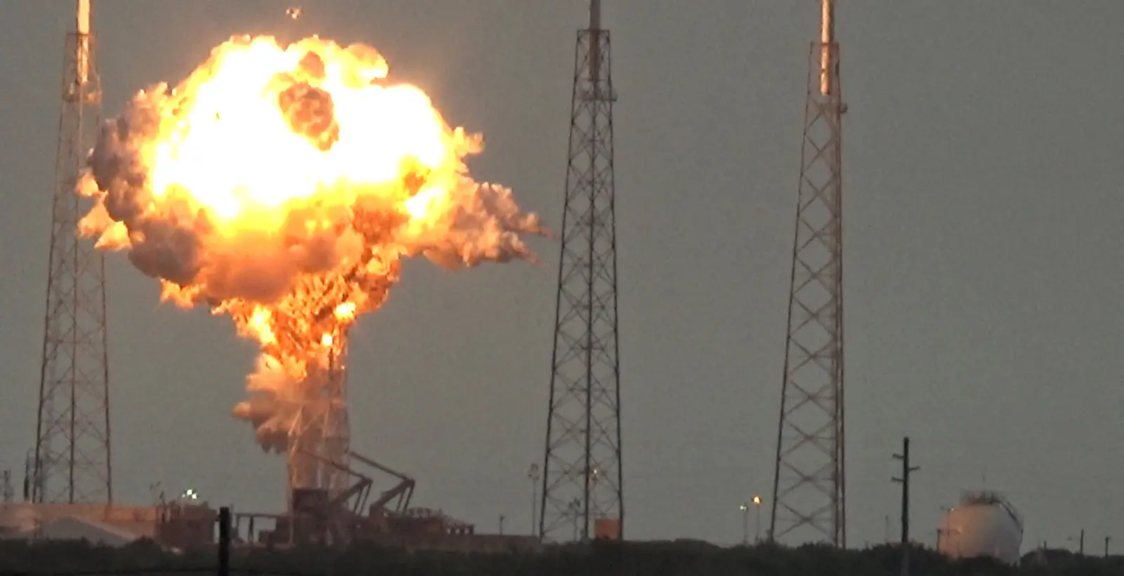SpaceX'in Sarsıldığı An: Falcon 9 Roketi Rampada Neden Patladı?