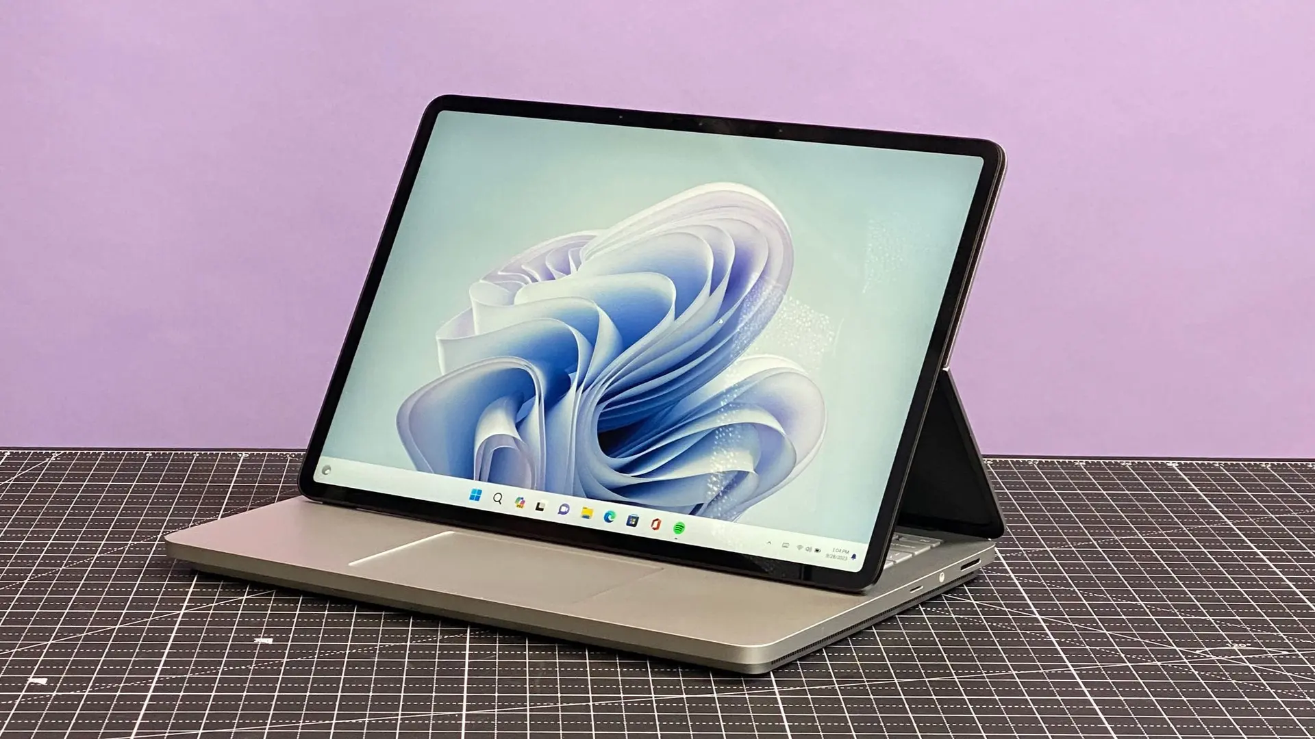 Microsoft Surface Laptop Studio Serisine Son Verdi mi? Üretim Durdu!
