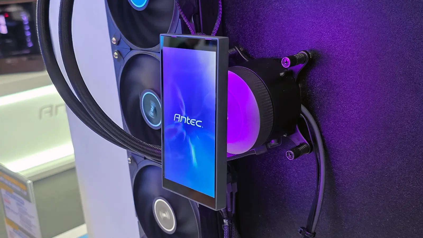 Antec Vortex View: Ekranı Tam Tur Dönen Sıvı Soğutma Çıktı!