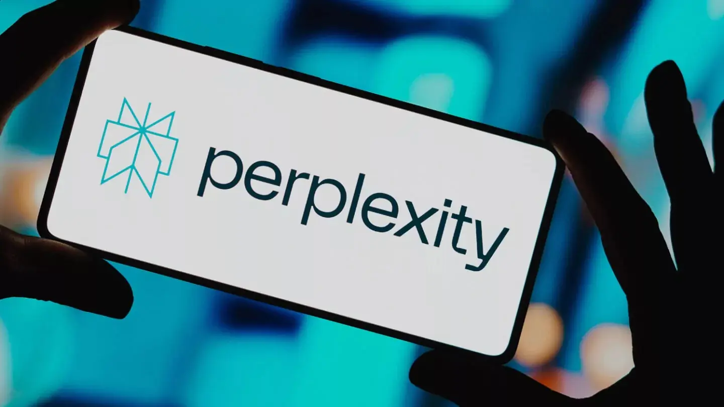 Apple'dan Dev Yapay Zeka Hamlesi: Perplexity Satın Alma Görüşmeleri İddiası Gündemde!