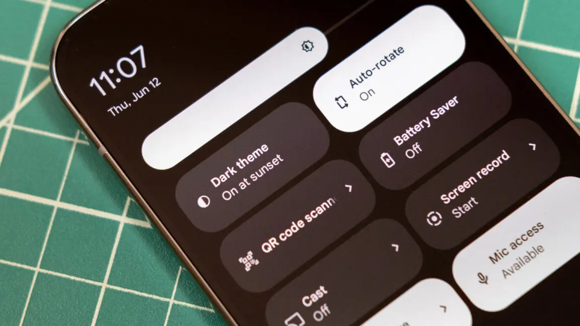 Pixel Telefonlarda Can Sıkan Karanlık Mod Hatası Android 16 Güncellemesine Rağmen Devam Ediyor
