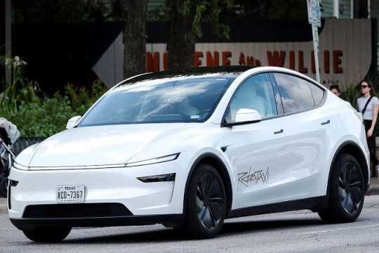 Uzmanlara Göre Tesla Robotaksi Yarışında Waymo'nun 'Çok Gerisinde'