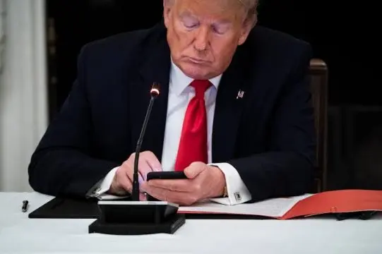 Trump'ın Teknoloji Hamleleri: 500 Dolarlık Akıllı Telefon ve Kripto ETF Detayları Açıklandı