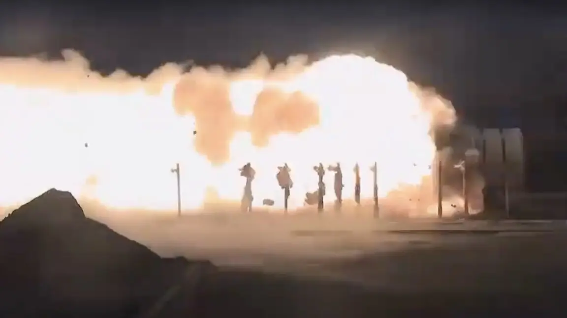 NASA'nın Dev Roketi SLS İçin Kritik Test: Nozul Patladı, Ay Programı Riskte mi?