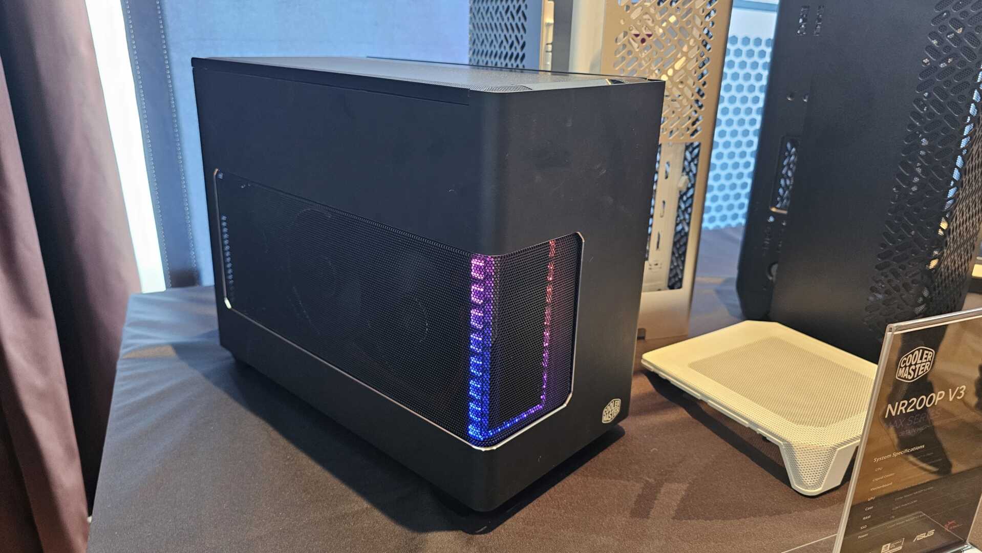 Cooler Master NR200P V3 Piyasada: RTX 5090'a Ev Sahipliği Yapabilen Küçük Dev!