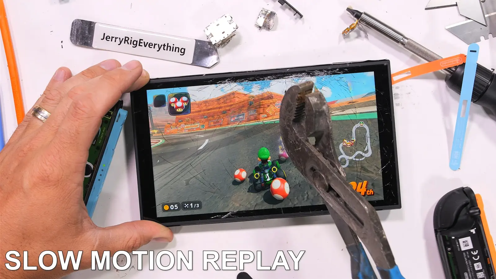 Nintendo Switch 2 Dayanıklılık Testinde Sınırları Zorladı: Pense Darbeleri Bile Kolay Kolay Yıkamadı!