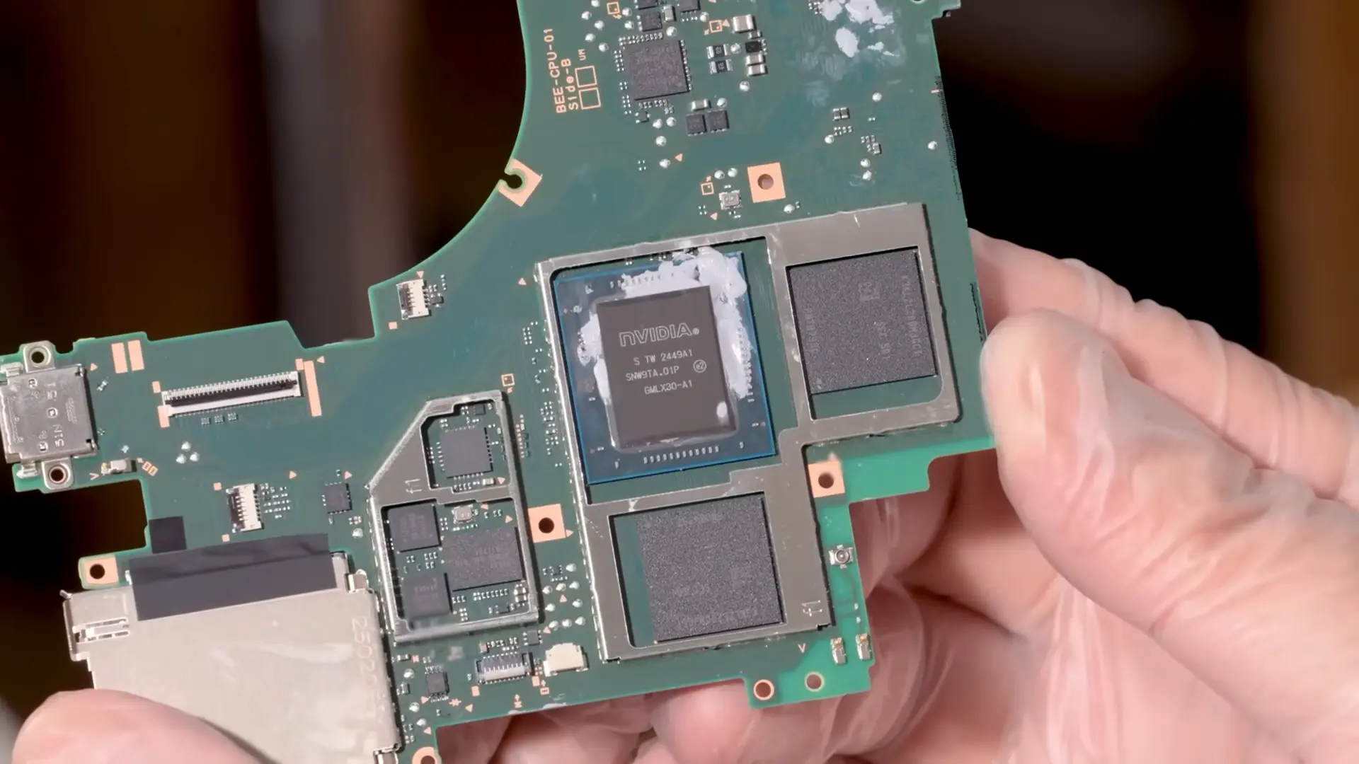 Nintendo Switch 2 Söküldü: İçindeki Güçlü Çip Ortaya Çıktı Ama Açmak Kabus Gibi!
