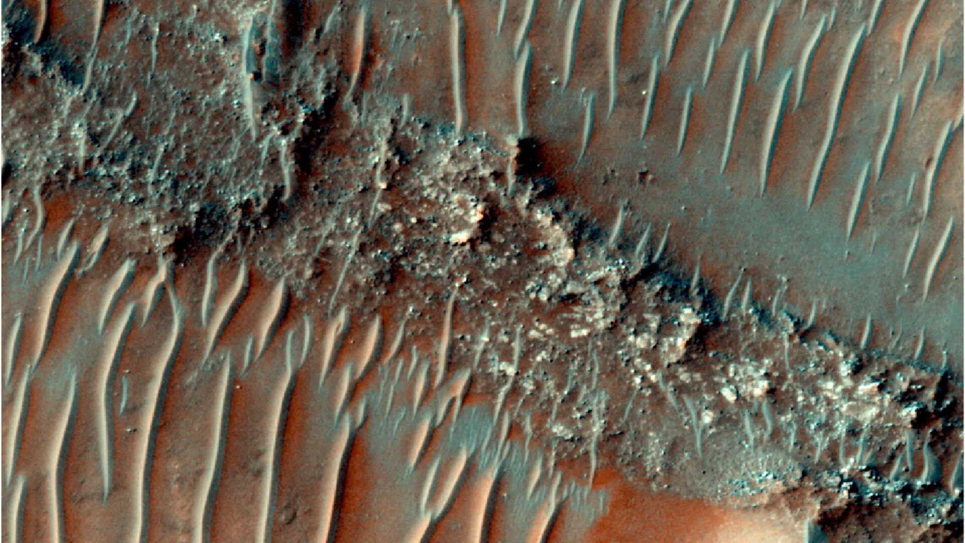 Mars'ta 3.7 Milyar Yıl Önce Yüzeyde Yağmur Yağdıysa, Şemsiyeye İhtiyaç Vardı!