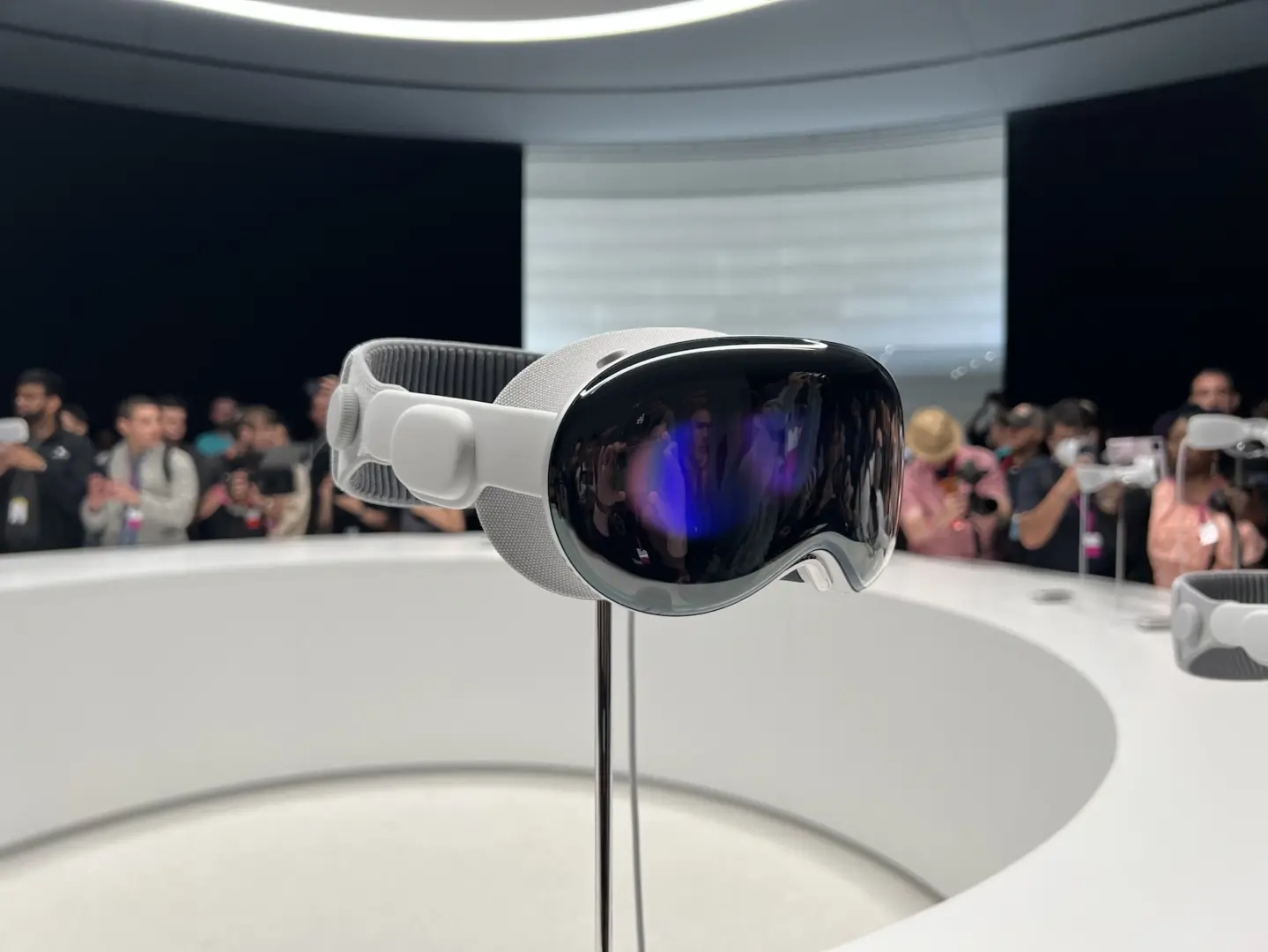 Apple Vision Pro Yenileniyor: Daha Güçlü M4 Çip ve Daha Rahat Bir Deneyim Geliyor!
