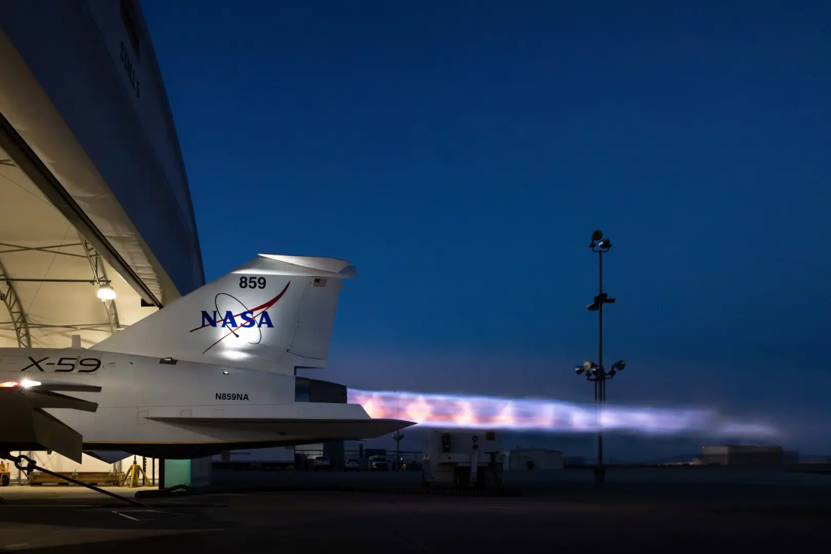 NASA'dan Sesten Hızlı Uçuşta Devrim: X-59 Sessiz Süpersonik Uçak İlk Taksileri Tamamladı!