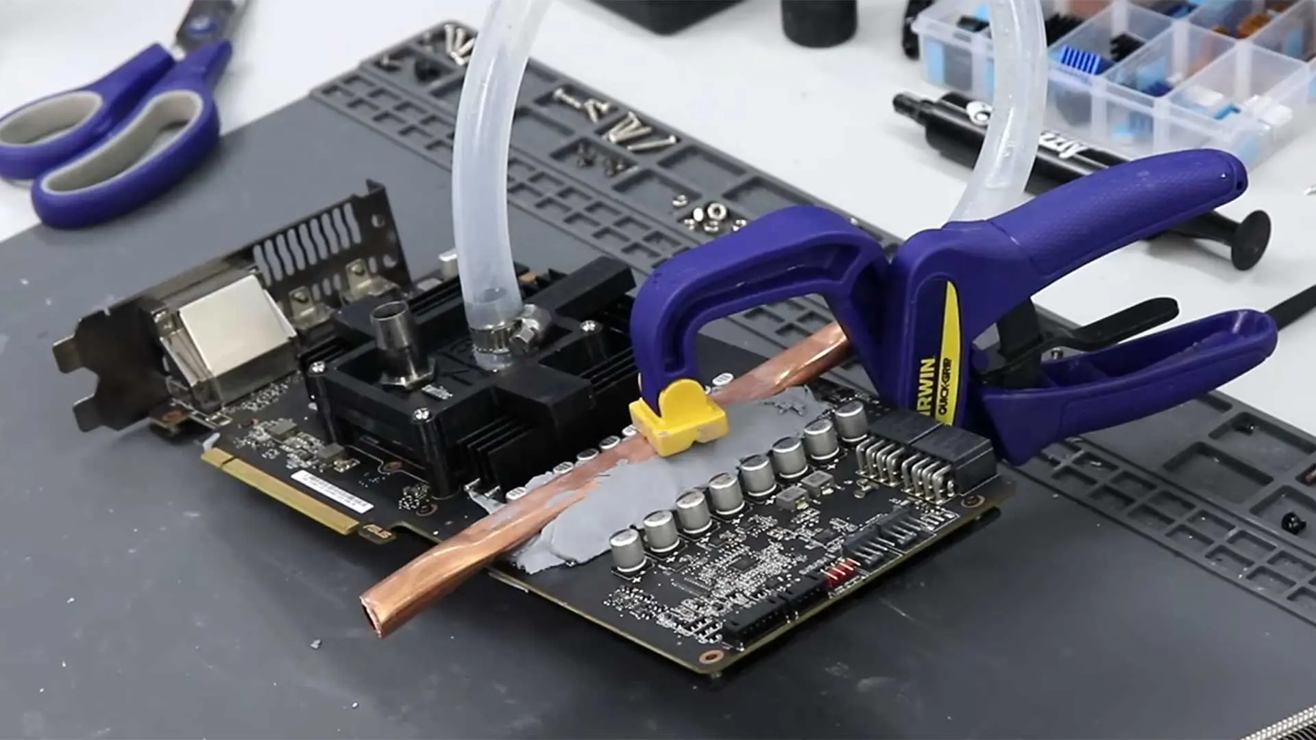 RTX 5050 Sürpriz Yaptı: Eski Kurt GTX 1080 Ti'ı Geride Bıraktı!