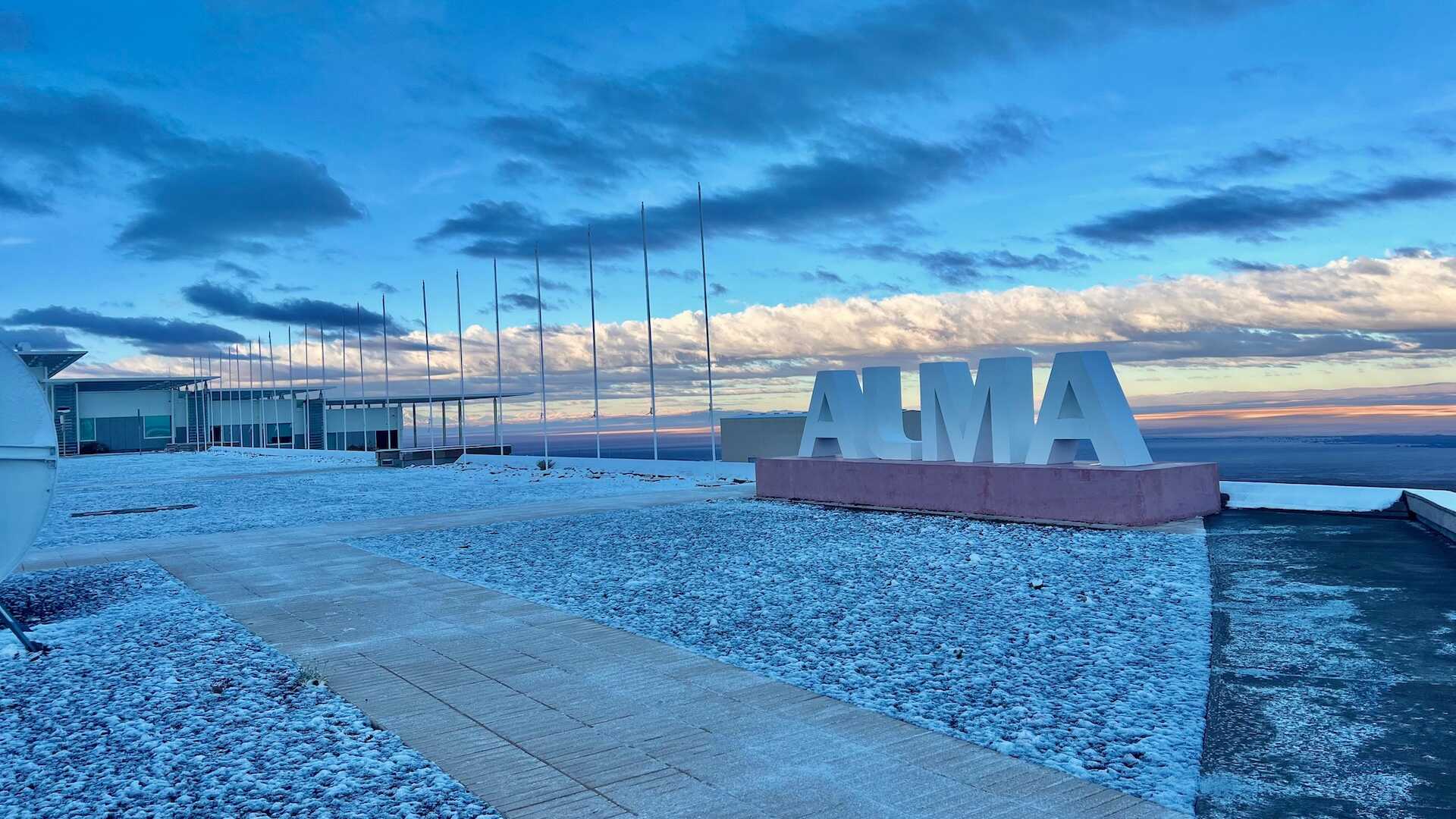 Atacama Çölü'ne Yağan Nadir Kar, ALMA Teleskobu'nu 'Hayatta Kalma Moduna' Soktu!