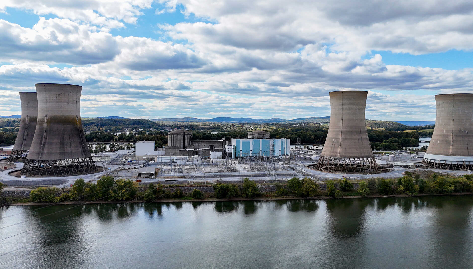 Yapay Zeka Elektrik Faturasını Katladı: Pennsylvania'da Vali Enerji Krizine İsyan Etti!