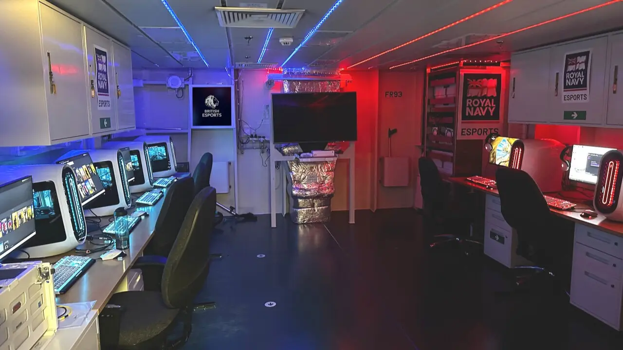 Savaş Gemisine 'Oyuncu Odası' Kuruldu! Donanmanın Son Bombası: RTX 4080'li Dev Espor Merkezi