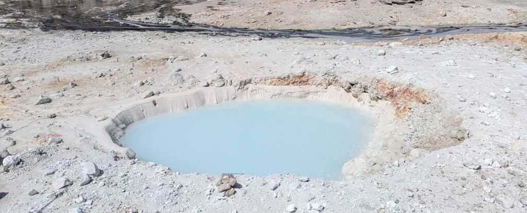 Yellowstone'da Gizemli Olay: Yer Altından Fışkıran Süt Mavisi Su ve Yeni Bir Obruk!