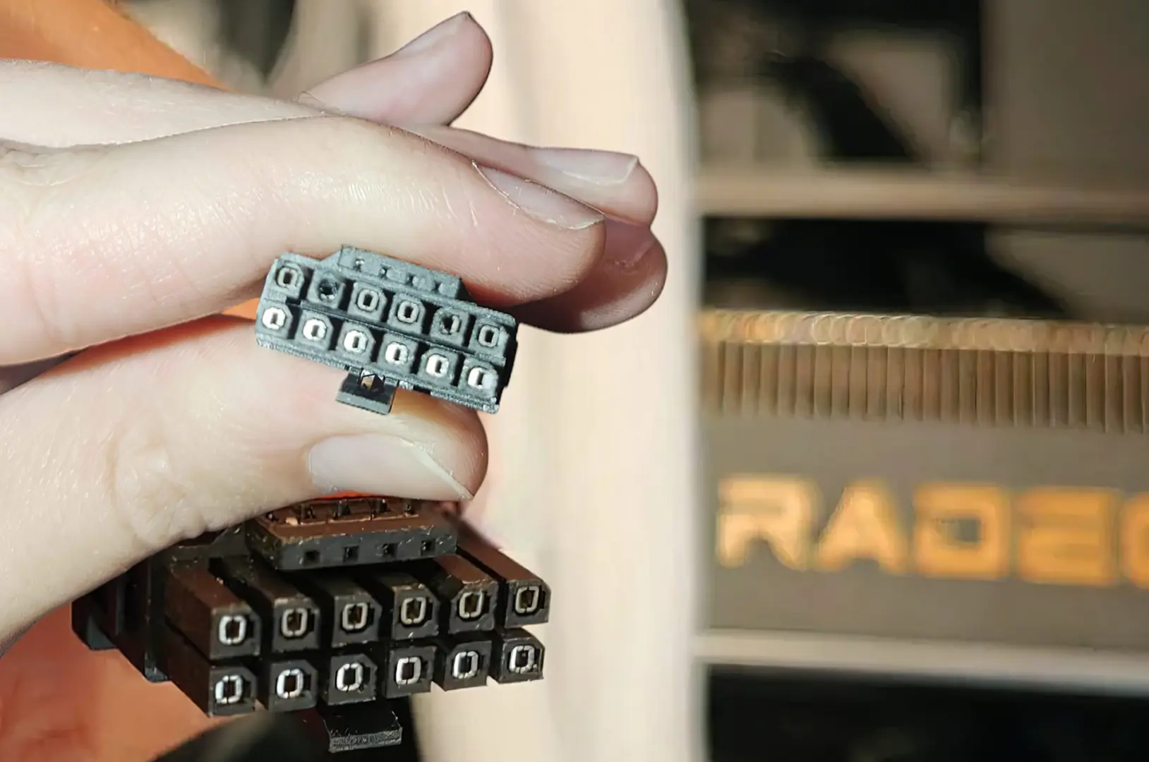 AMD Radeon RX 9070 XT'de 16-Pin Konnektör Eritme Vakası: Güç Bağlantılarında Yeni Sorunlar
