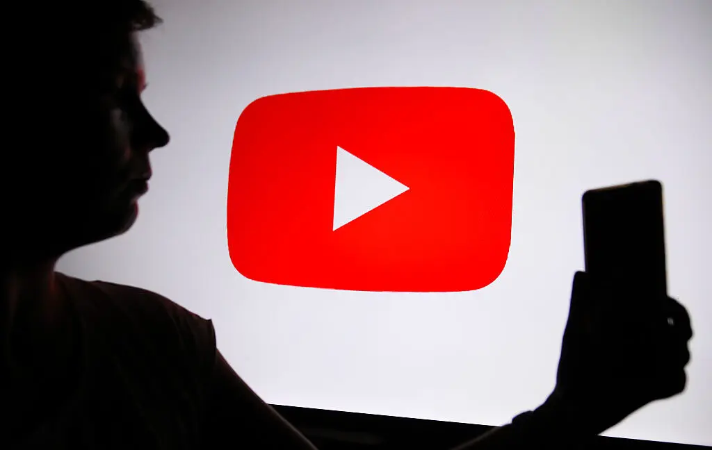 YouTube'dan Yapay Zeka ile Yaş Doğrulama: Gizlilik Endişeleri Tavan Yaptı!