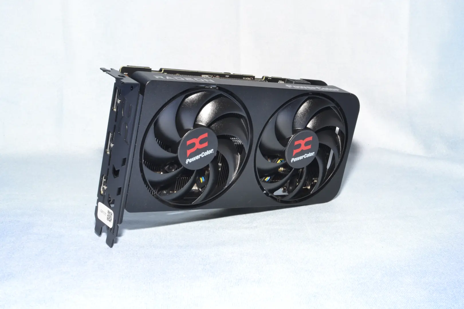 AMD'den Giriş Seviyesi Yeni Ekran Kartı: Radeon RX 9060 Sadece Sistem Toplayıcıları İçin!
