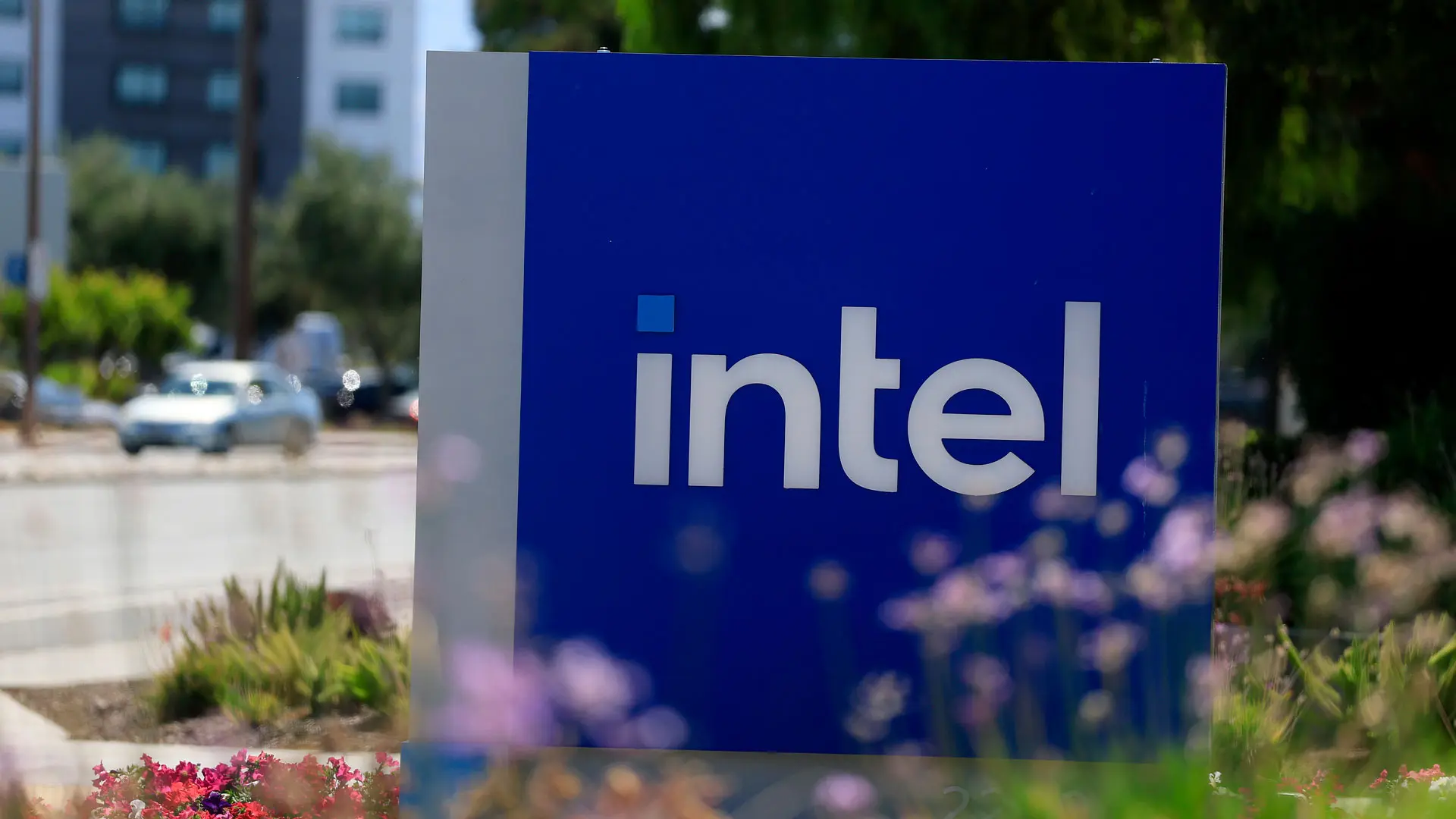 ABD Hükümetinden Intel'e Tarihi Yatırım: %9.9 Hissesi Alınıyor
