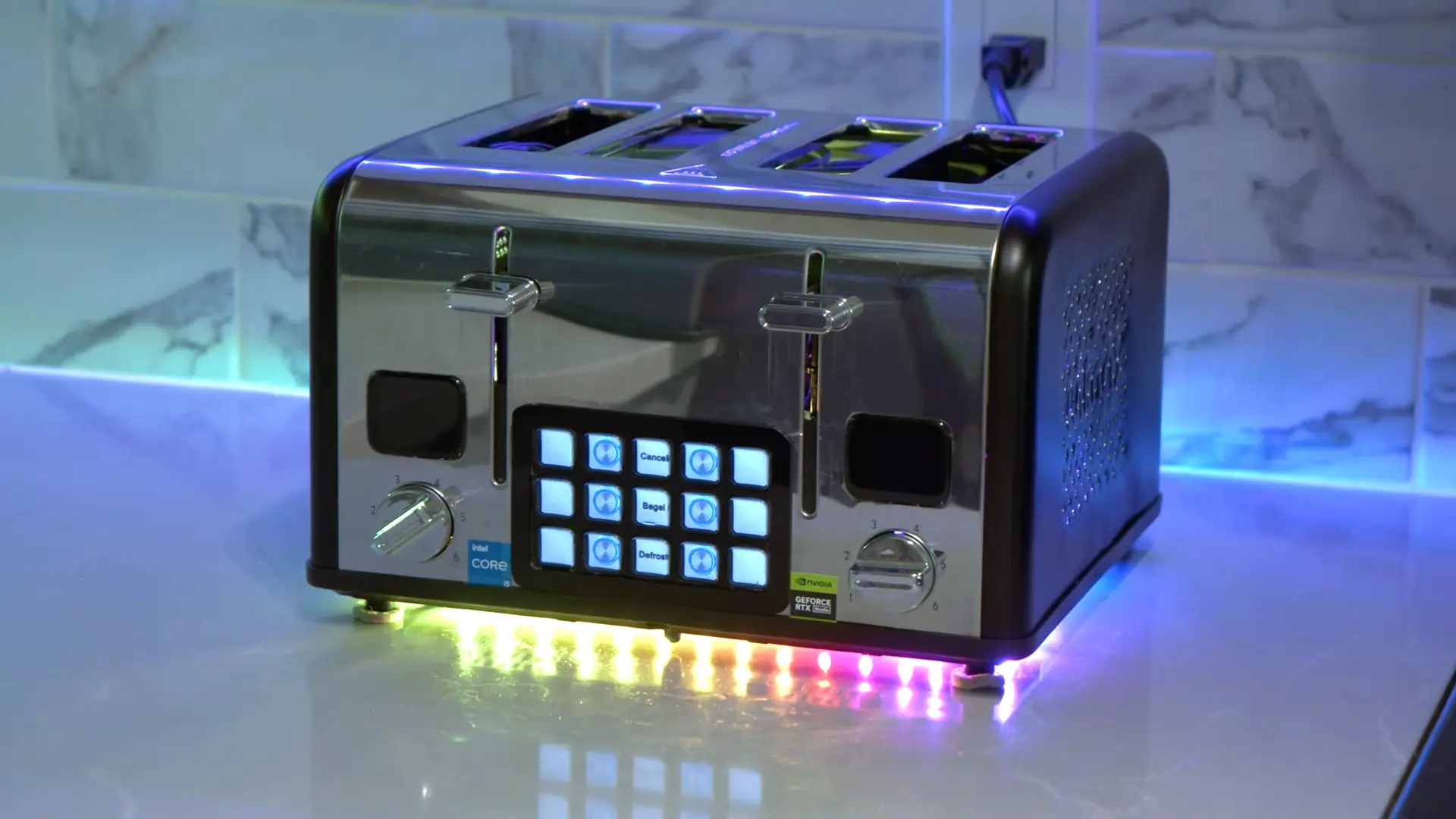 SignalRGB'den Yaratıcı Hamle: Gerçek Bir PC'ye Dönüştürülen RGB'li Tost Makinesi