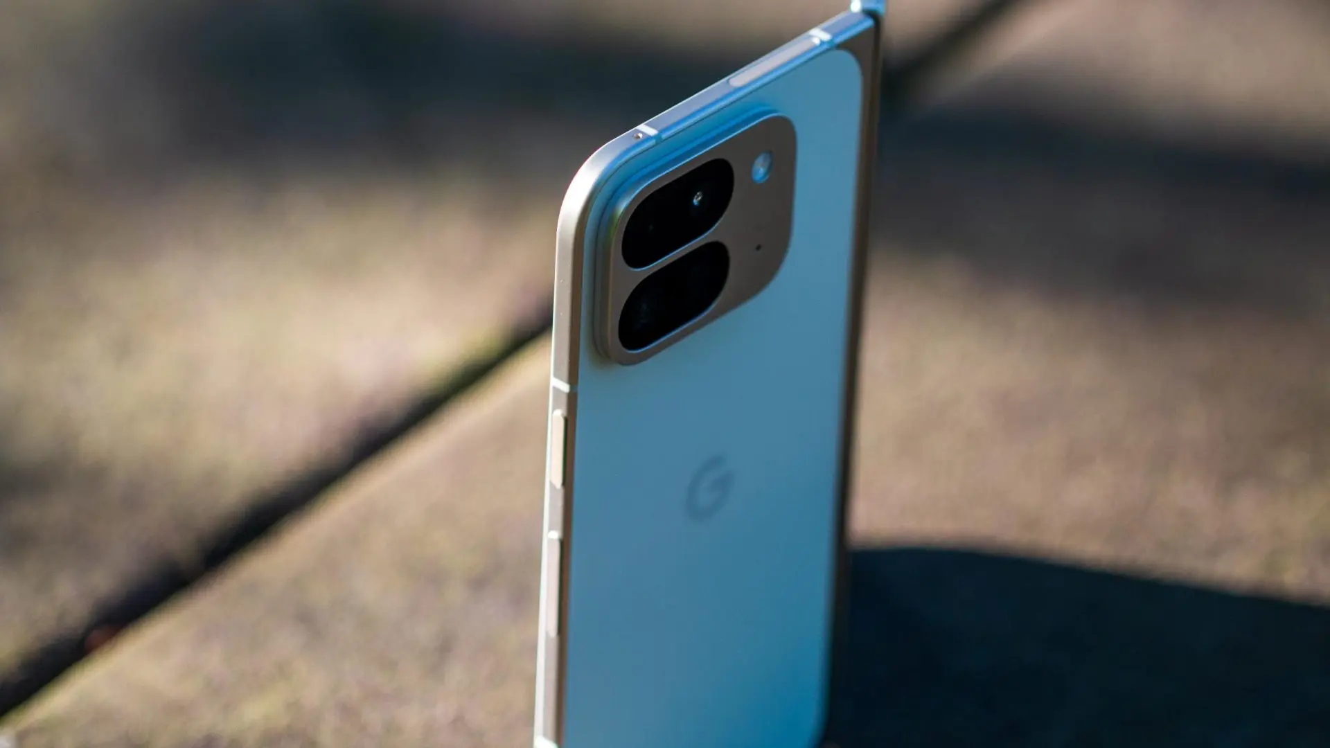 Google Pixel 10 Pro Fold Tanıtılmadan Sızdı: Dişlisiz Menteşe ve Gelişmiş Kamera İnceleme Sistemi Öne Çıkıyor