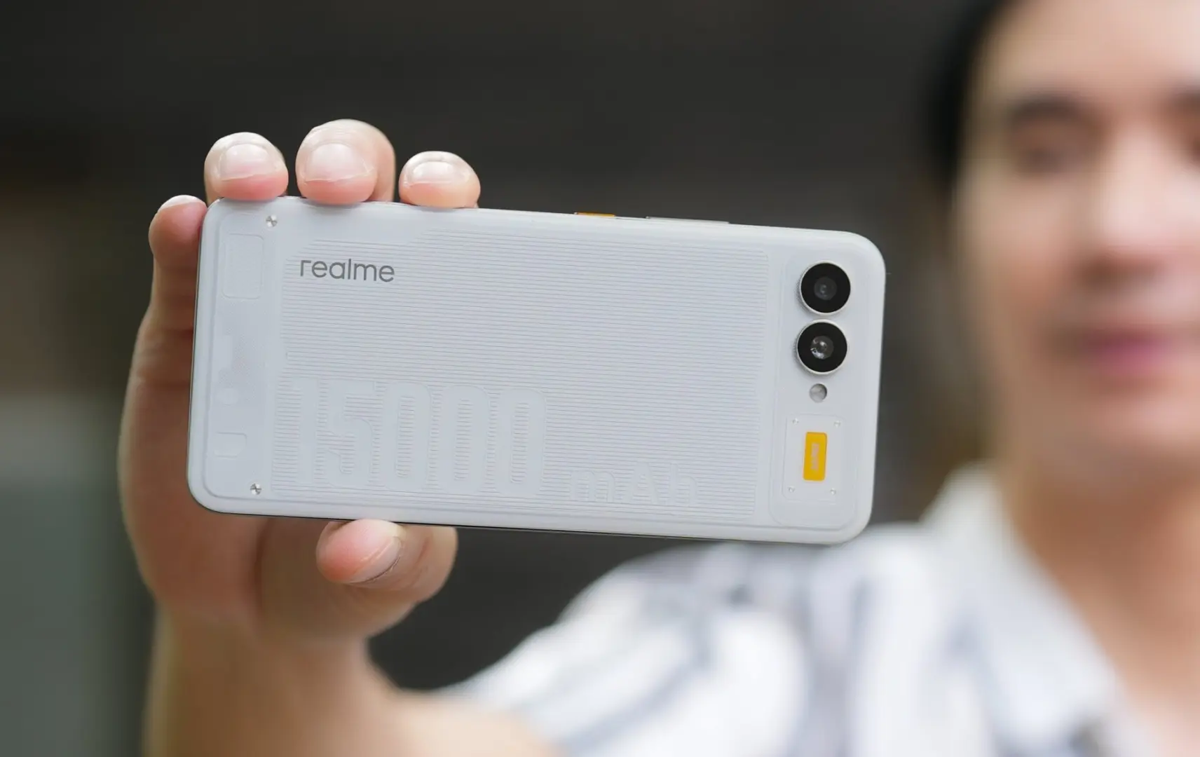 Realme Devrim Yaratıyor: 15.000 mAh Bataryalı Telefon, iPhone 16 Pro Max'ten Sadece %7 Daha Kalın!