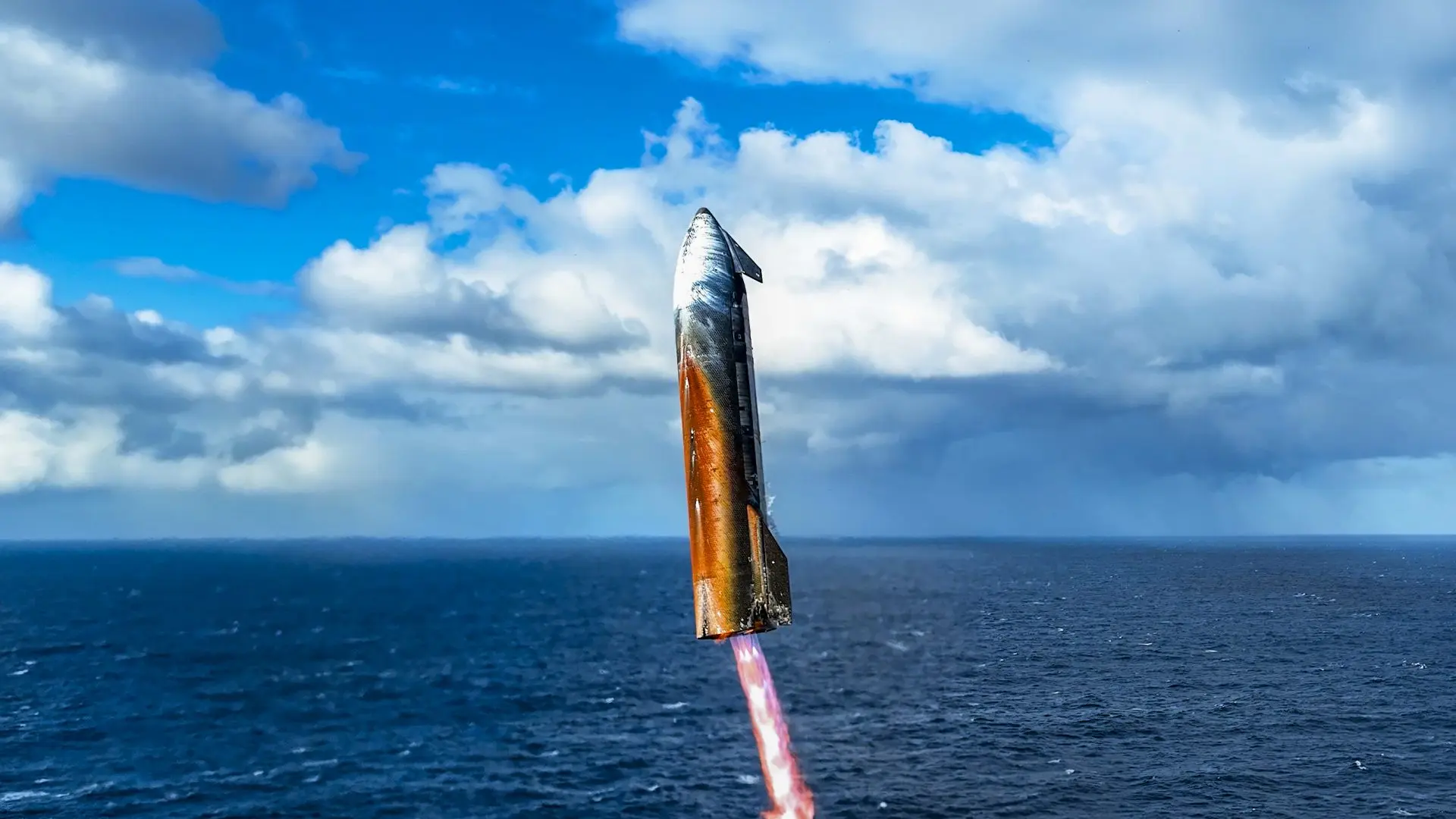 Starship'in Gizemli Turuncu Yüzü: SpaceX'ten Şaşırtan Görüntüler!