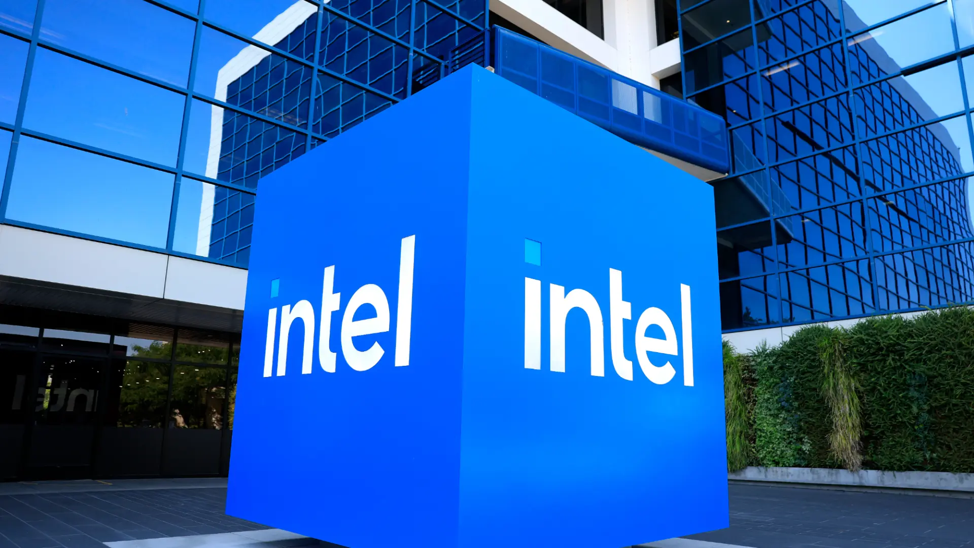 ABD Hükümeti Intel'den Yüzde 10 Hissedar Olmayı Görüşüyor: 