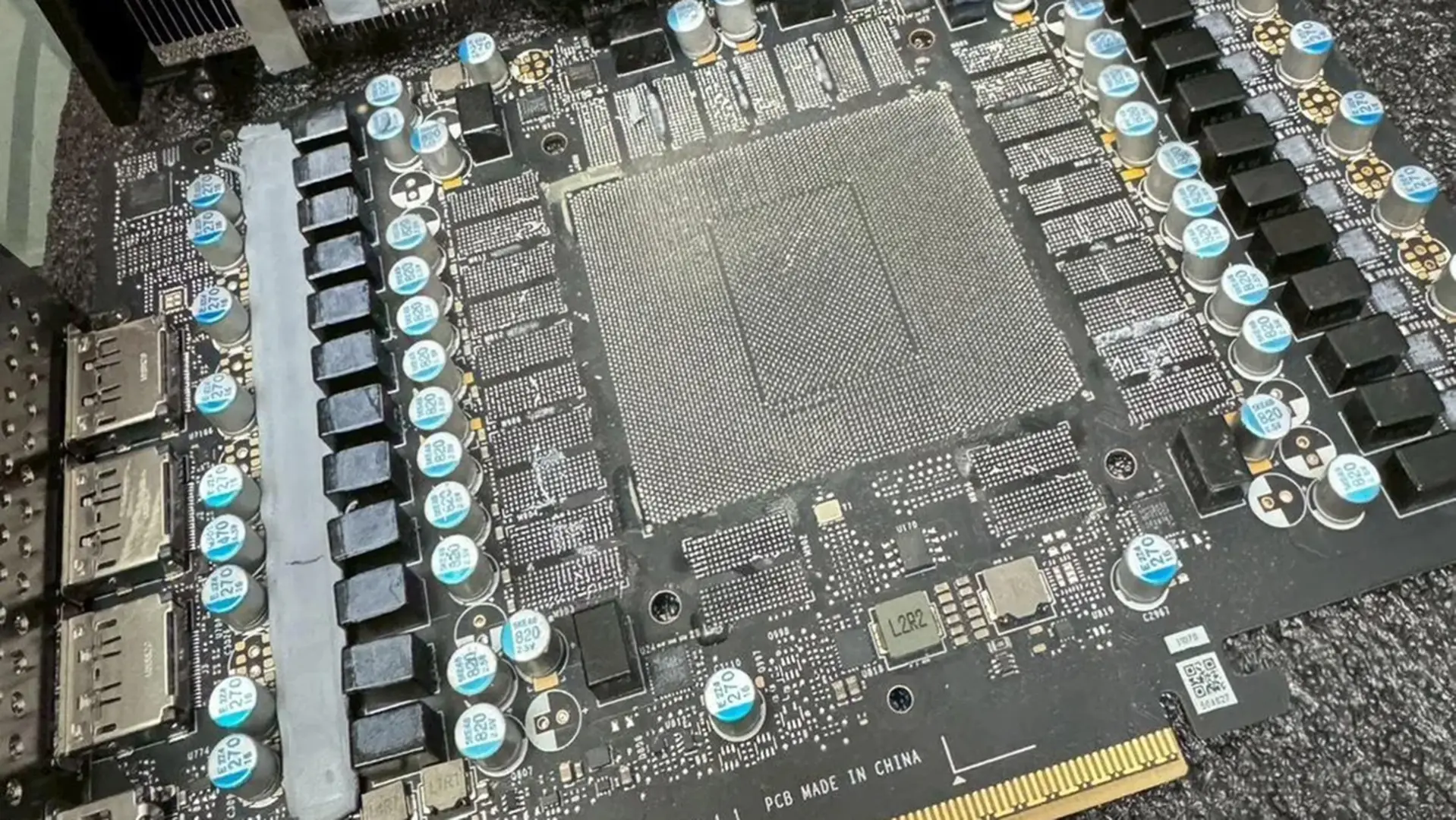 Skandal! Yeni RTX 5090'ın İçinden GPU ve Bellek Çipleri Çıkmadı!