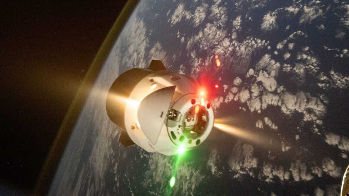 SpaceX'ten Devrim Niteliğinde Hamle: Uluslararası Uzay İstasyonu'nun Yörüngesini Yükseltecek Teknoloji Geldi