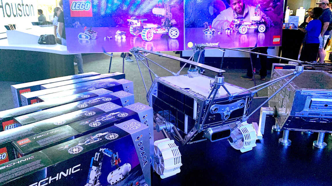 Ay'a Giden Robotun Lego'su Çıktı: Bilim ve Oyuncak Buluştu!