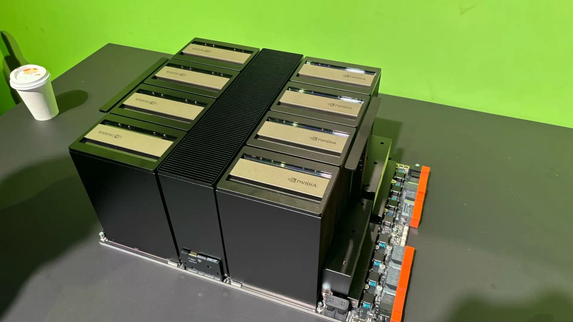 Trump'tan Çin'e Yapay Zeka Hamlesi: Nvidia Blackwell GPU'ları Yarı Fiyata Mı Satılacak?