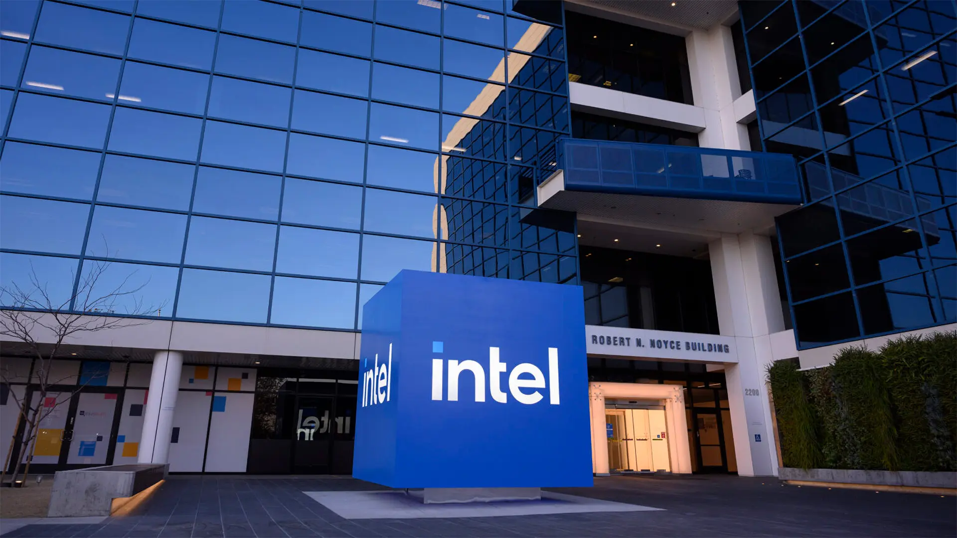 ABD Hükümeti Intel'e 10 Milyar Dolarlık Ortak Oluyor: Çip Devinin Kaderi Değişiyor Mu?