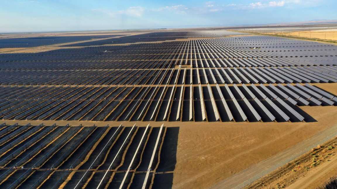 ABD'de Yeni Enerji Santrallerinin Büyük Çoğunluğu Güneş ve Rüzgar Gücüyle Üretiliyor