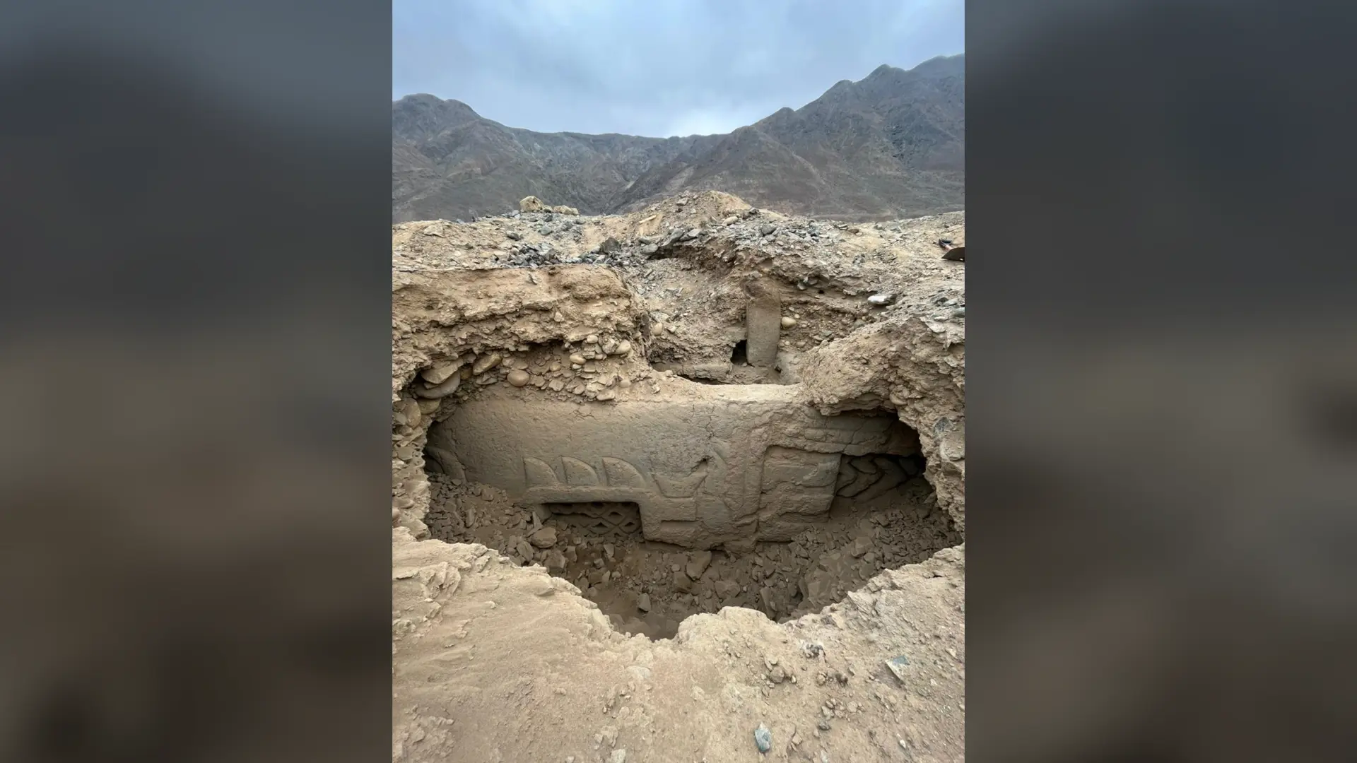 Peru'da 3.000 Yıllık Renkli Duvar Resmi Keşfedildi: Balıklar, Yıldızlar ve Tanrılar Gün Yüzüne Çıktı