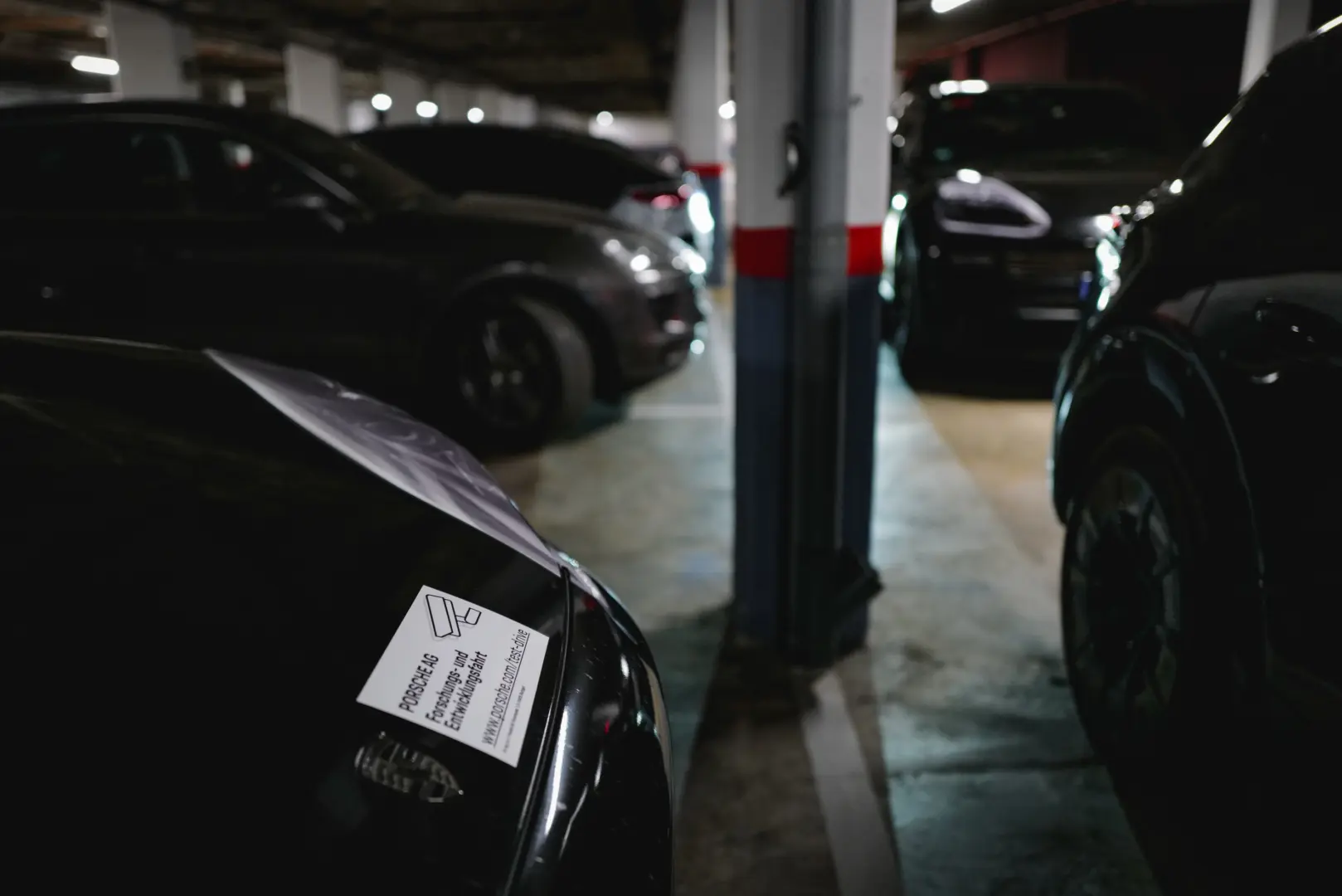 Porsche Cayenne Elektrikli Tanıtıldı: 1000 Beygir Gücü ve Yenilikçi Ekranıyla Sektörü Sarsacak!