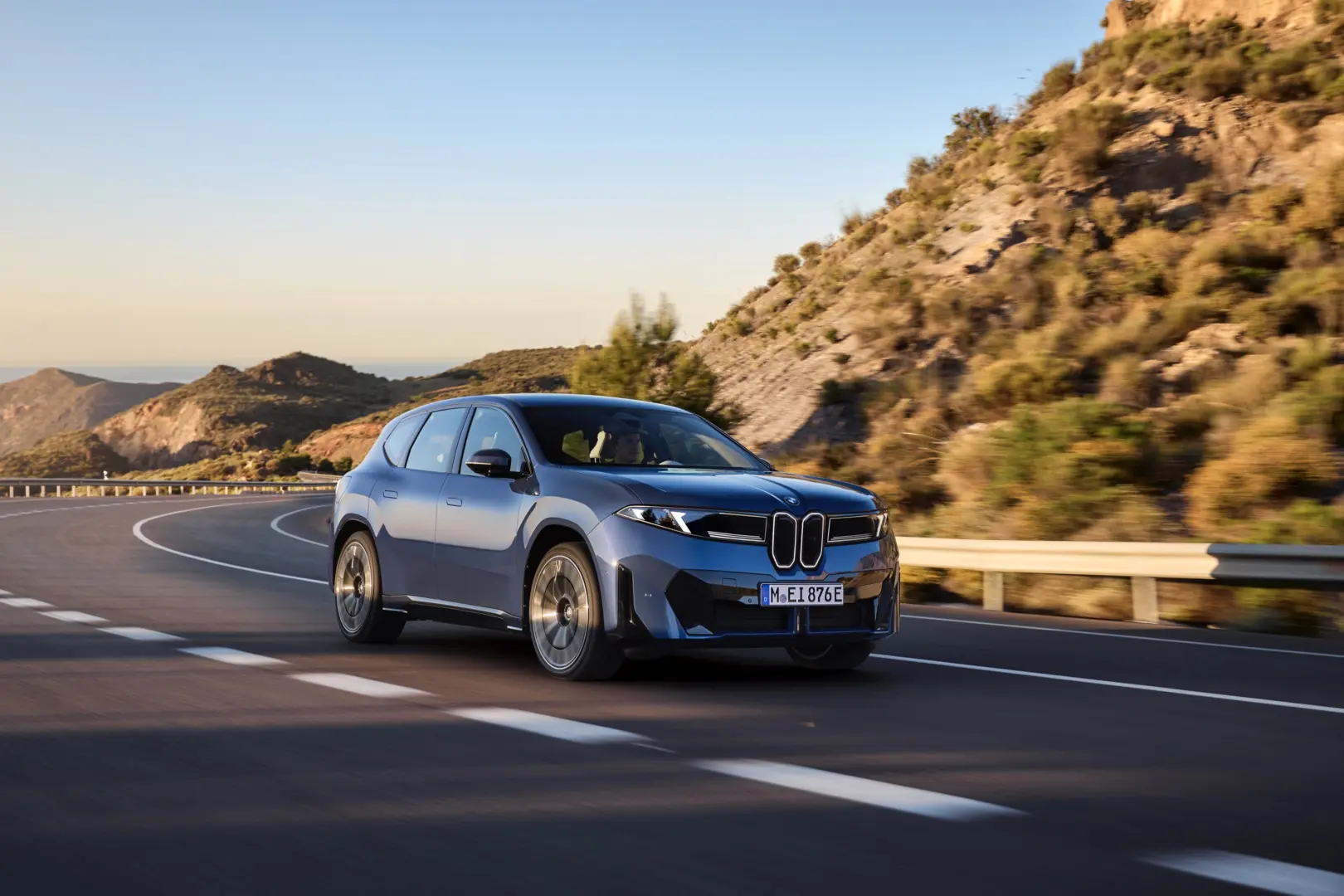 BMW'nin Yeni Nesil Elektrikli SUV'u iX3 Tanıtıldı: Geleceğin Teknolojisi Türkiye Yollarında!