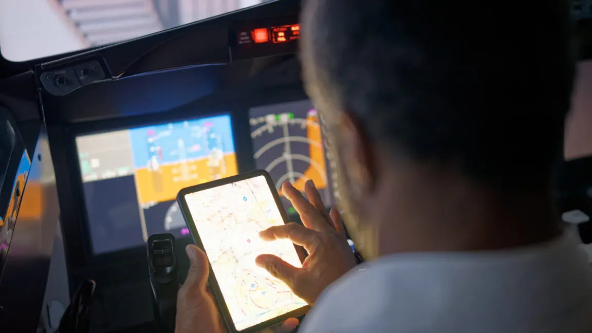 Pilotlar iPad'e Dalınca Hava Trafiği Kontrol Merkezi Uyarıyor: 