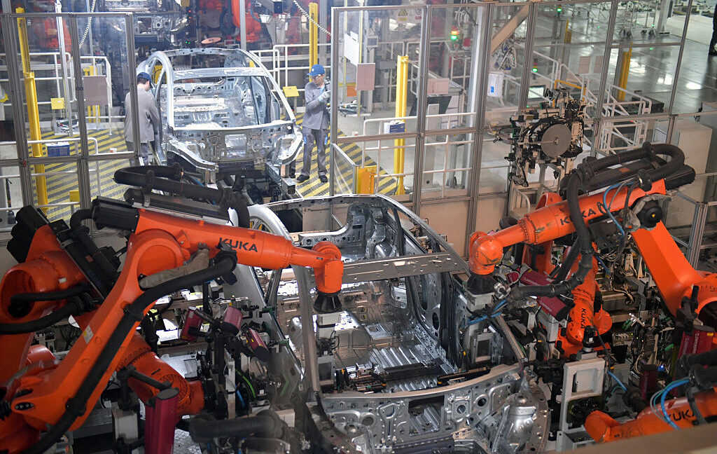 DeepMind'dan Robotlar İçin Devrim Niteliğinde Yapay Zeka: RoboBallet Üretimi Hızlandıracak